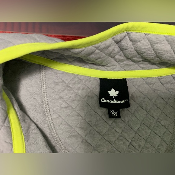Canadian Geographic quilted grey and blue sweater - Picture 4 of 16